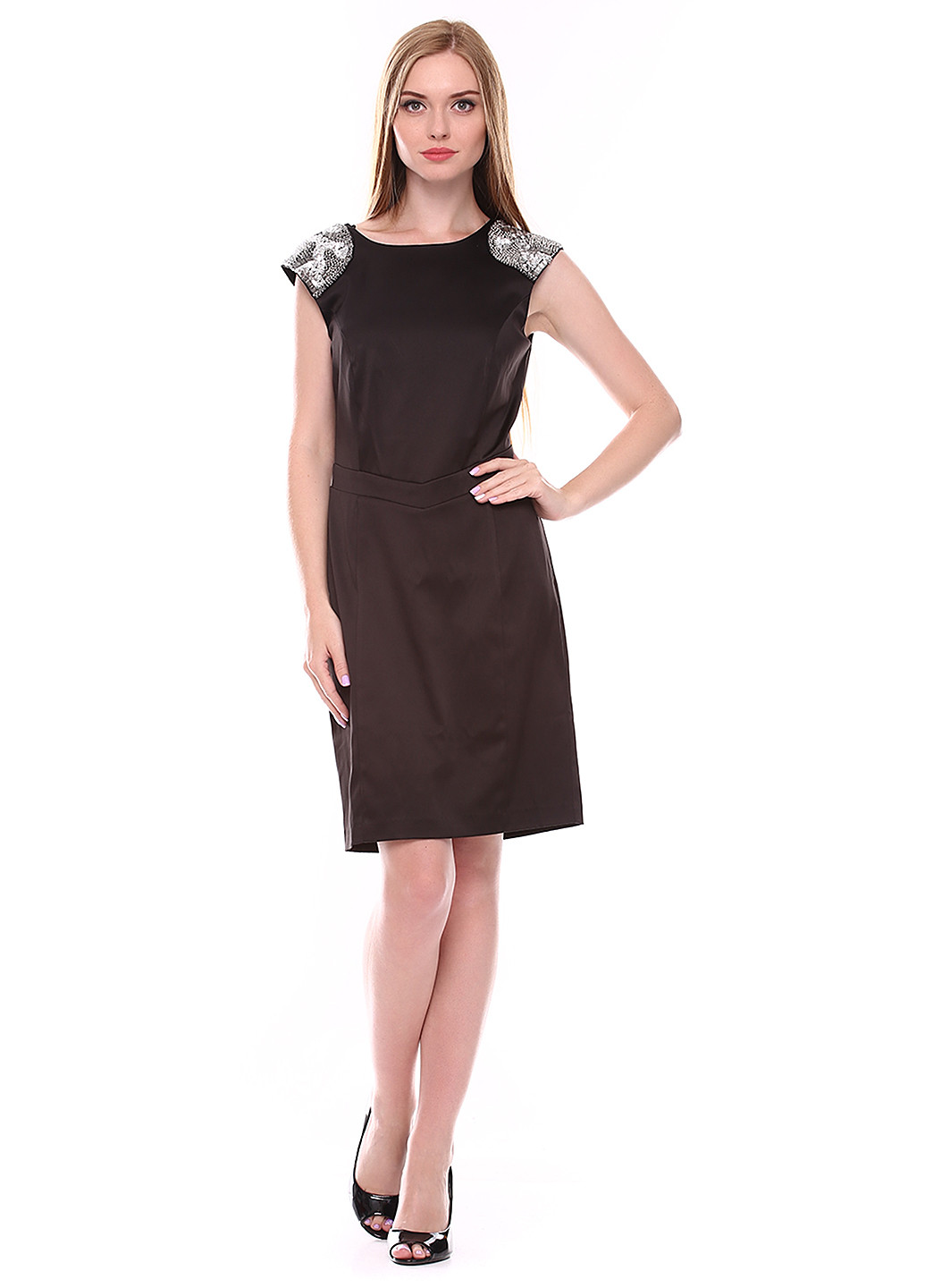 Черное кэжуал платье футляр Laura Scott однотонное