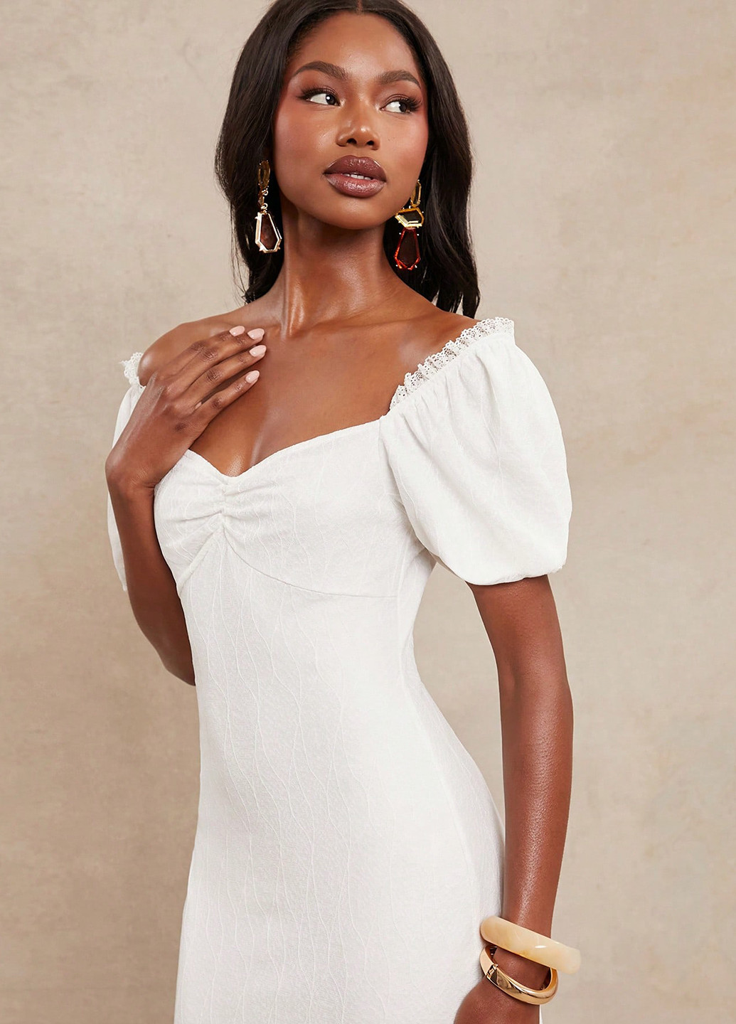 Белое праздничный, вечернее платье с открытыми плечами, футляр, с открытой спиной SHEIN однотонное