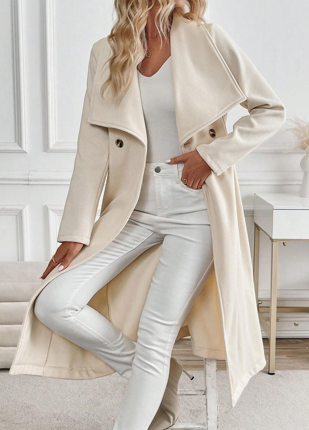 Молочное зимнее Пальто двубортное SHEIN