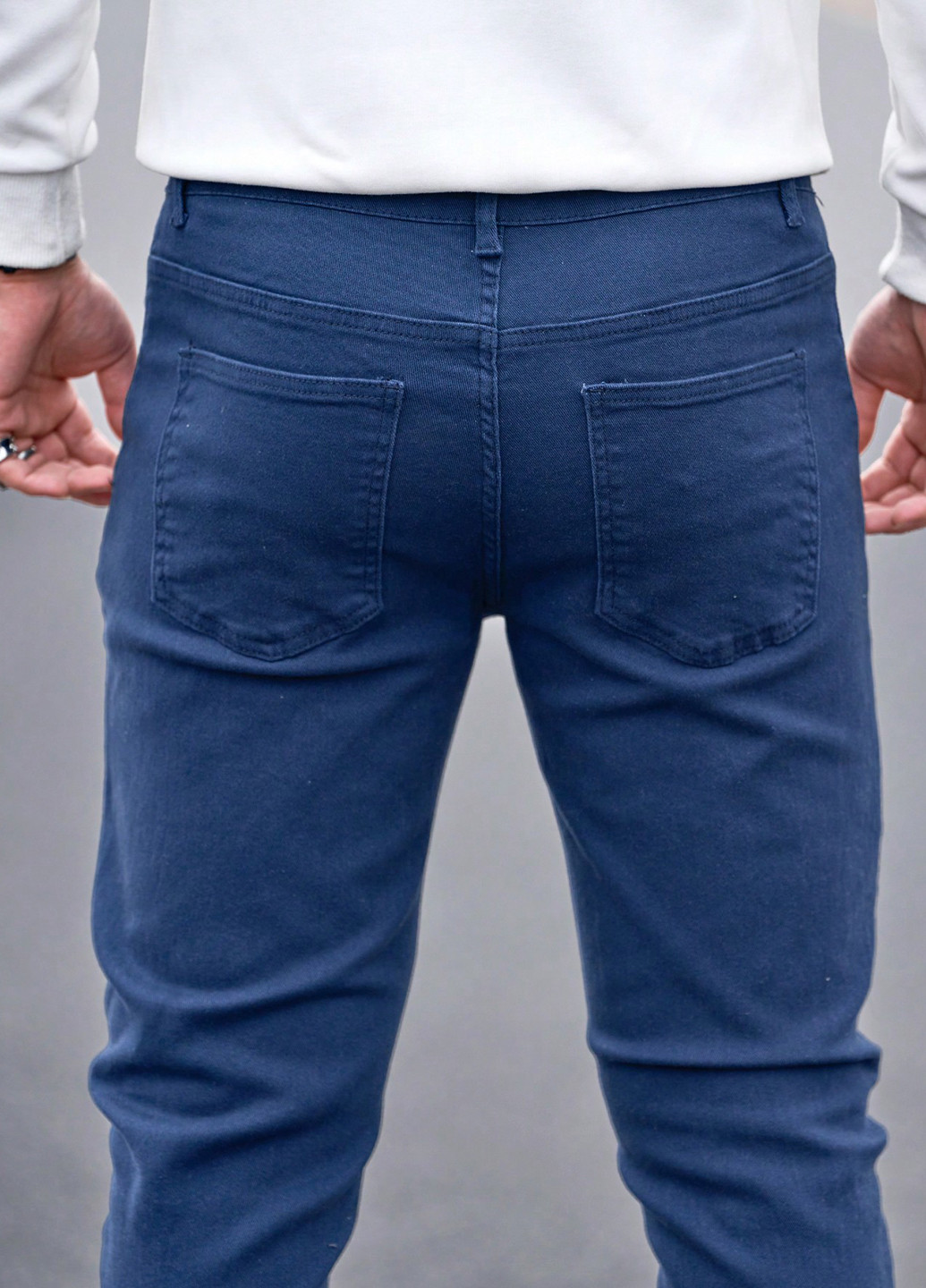 Синие демисезонные зауженные джинсы SHEIN