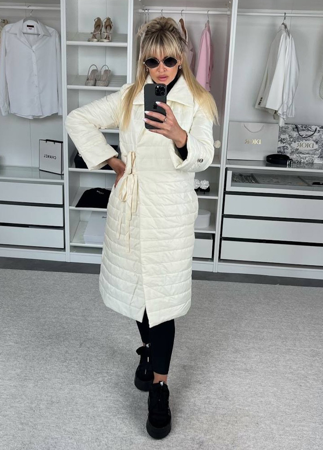 Молочна демісезонна куртка No Brand