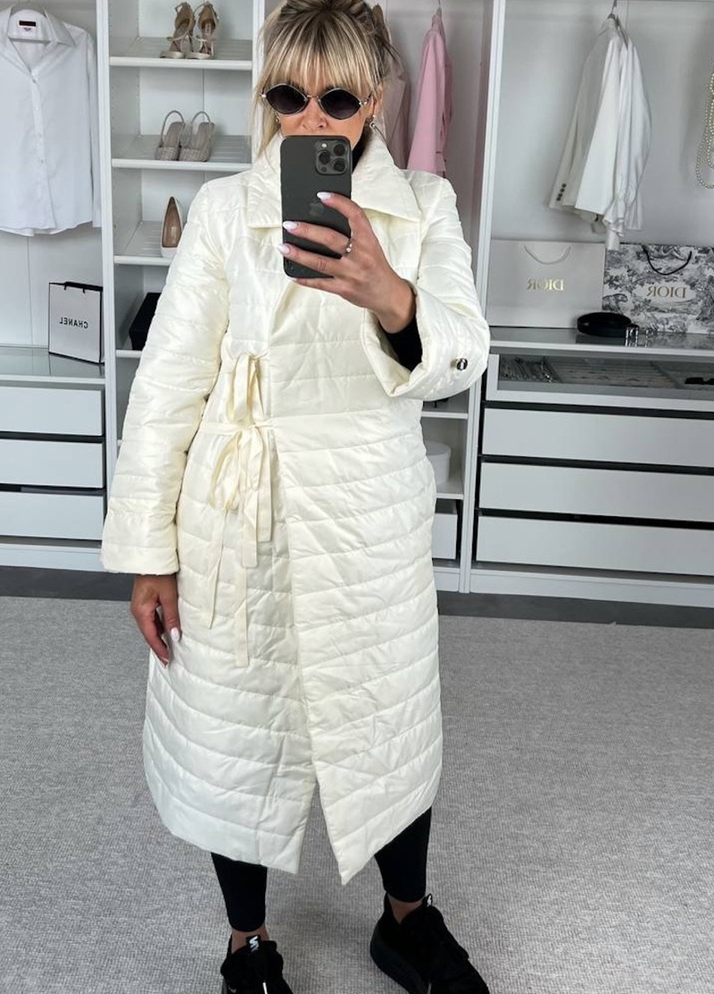 Молочна демісезонна куртка No Brand