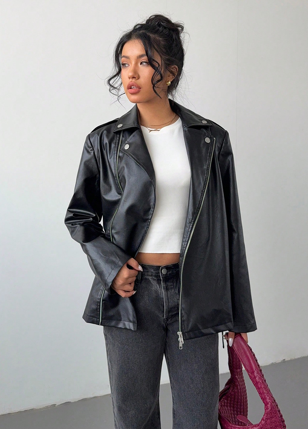 Черная демисезонная куртка косуха SHEIN