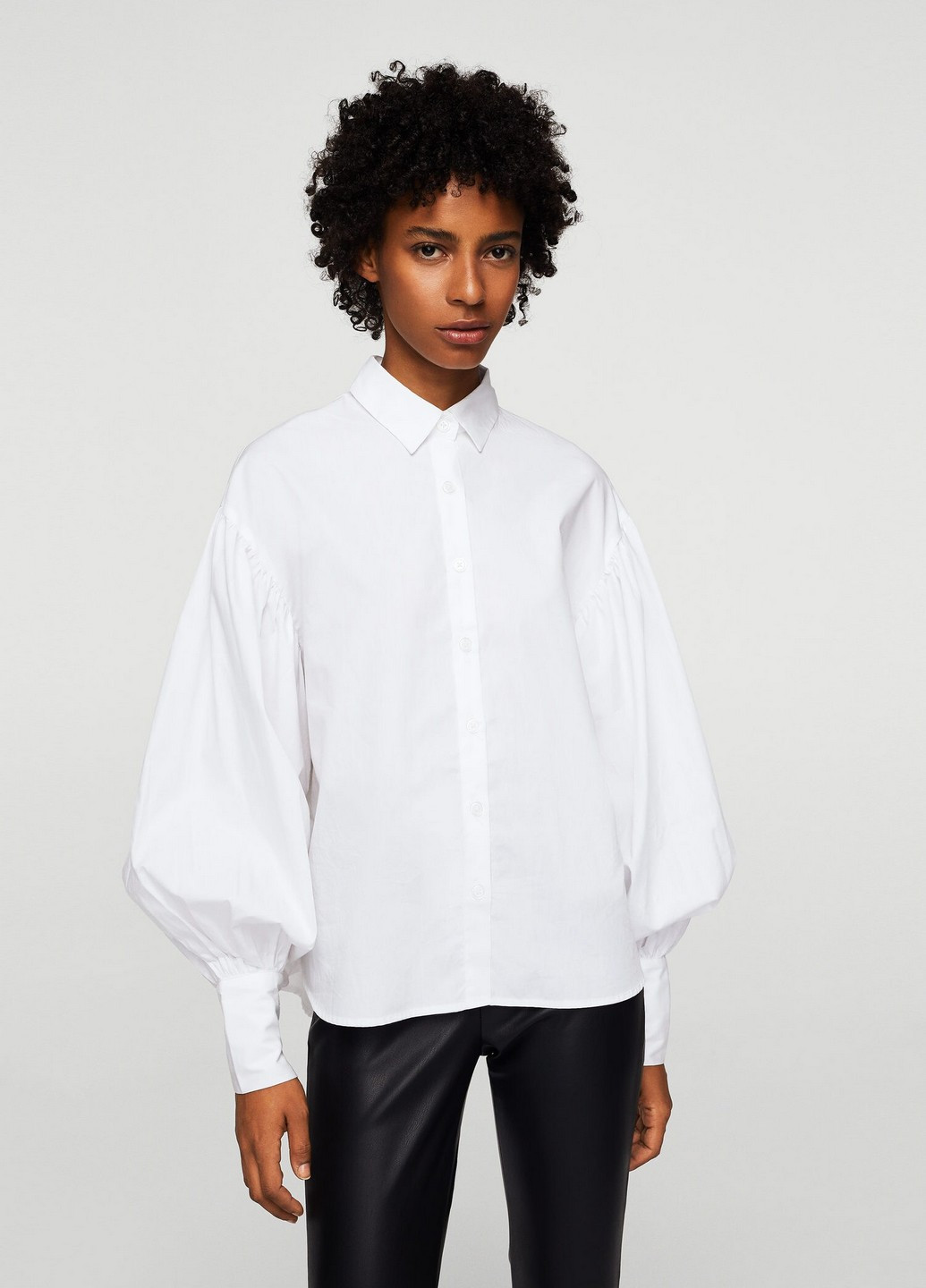 Белая классическая рубашка Mango