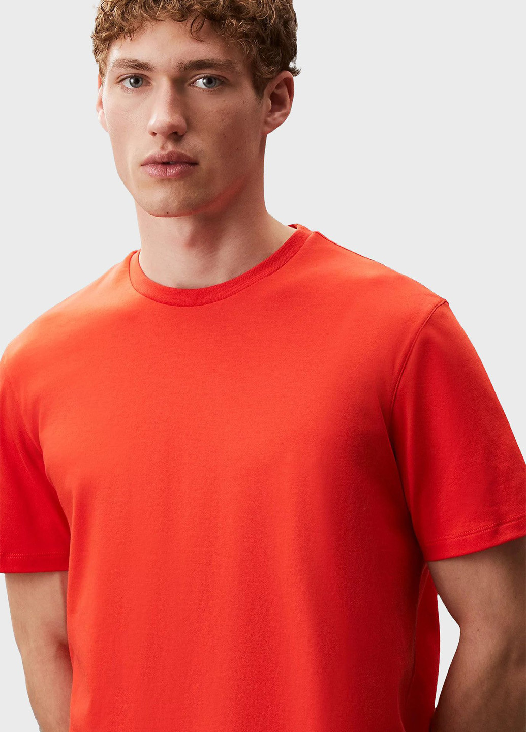 Яскраво-червона футболка Calvin Klein