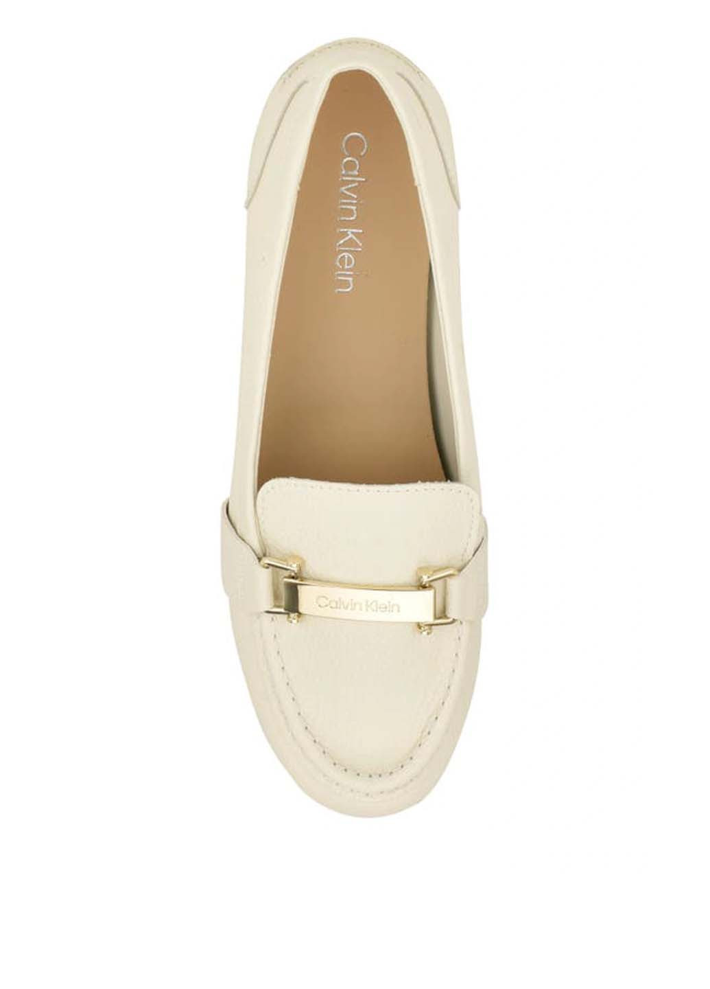 Calvin Klein Туфлі лофери молочний з штучна шкіра, сша — демісезон (295457388)