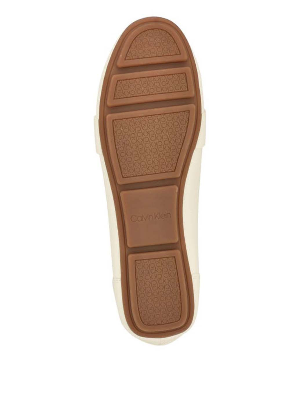 Calvin Klein Туфлі лофери молочний з штучна шкіра, сша — демісезон (295457388)