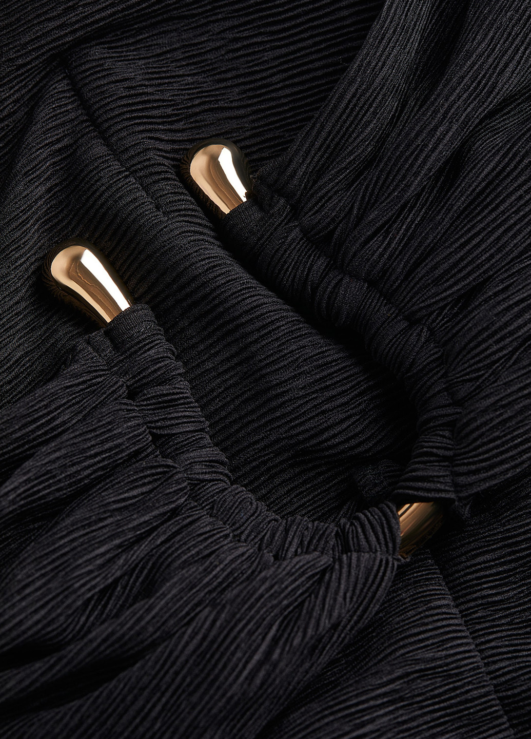 Черное кэжуал платье с открытыми плечами, футляр H&M однотонное