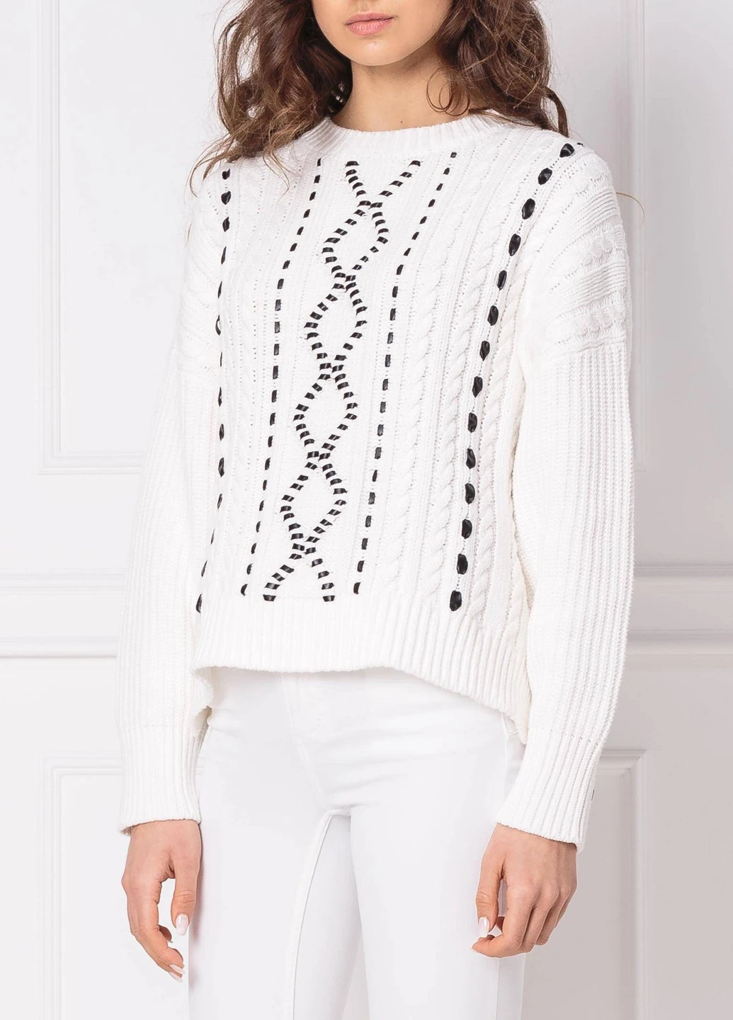 Білий зимовий светр DKNY