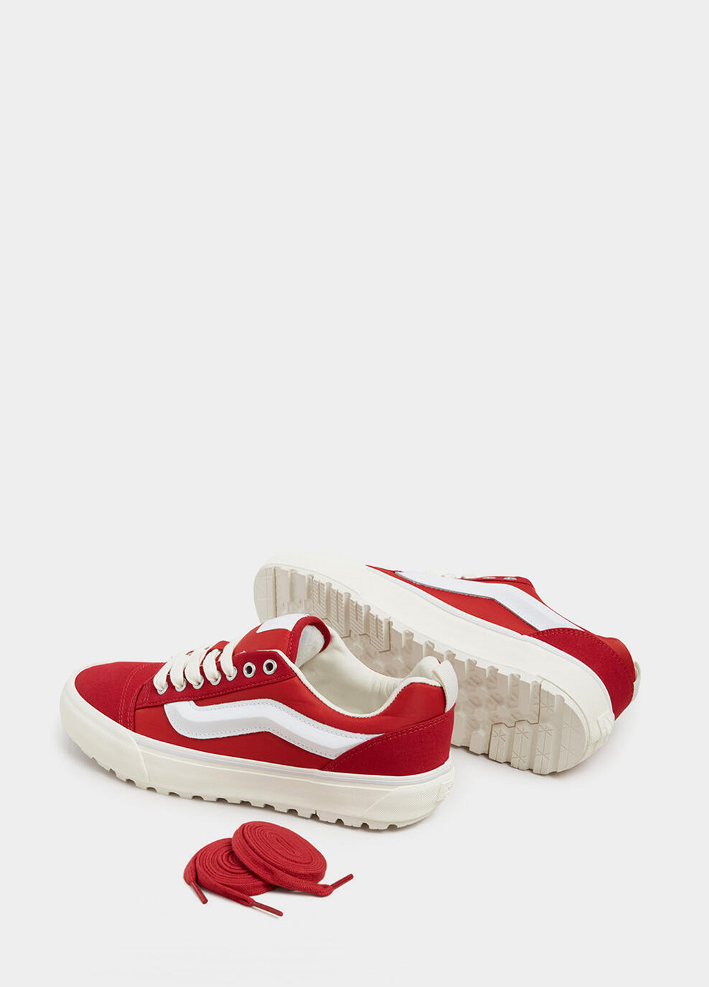 Красные кеды Vans с белой подошвой