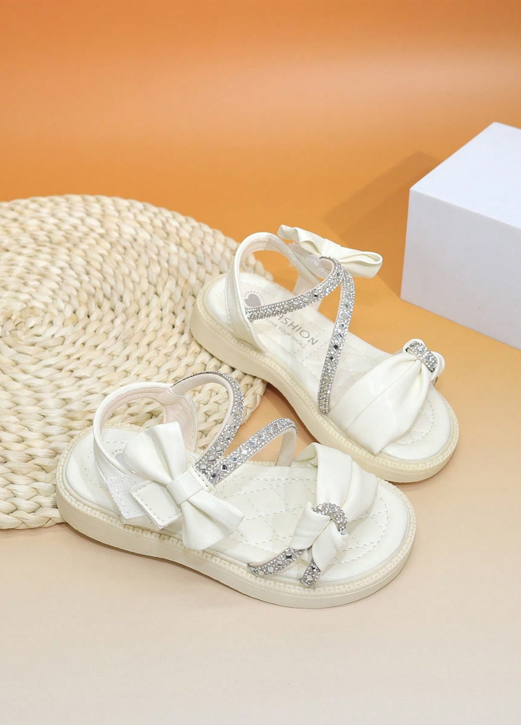 Айвори праздничные, кэжуал сандалии SHEIN на липучке