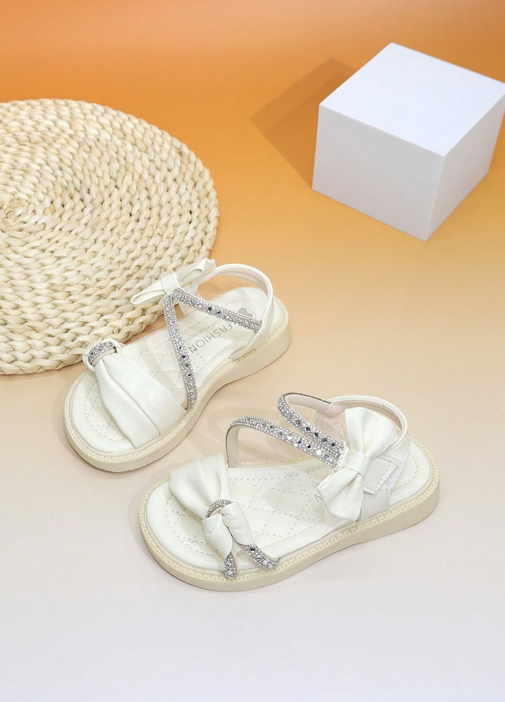 Айвори праздничные, кэжуал сандалии SHEIN на липучке