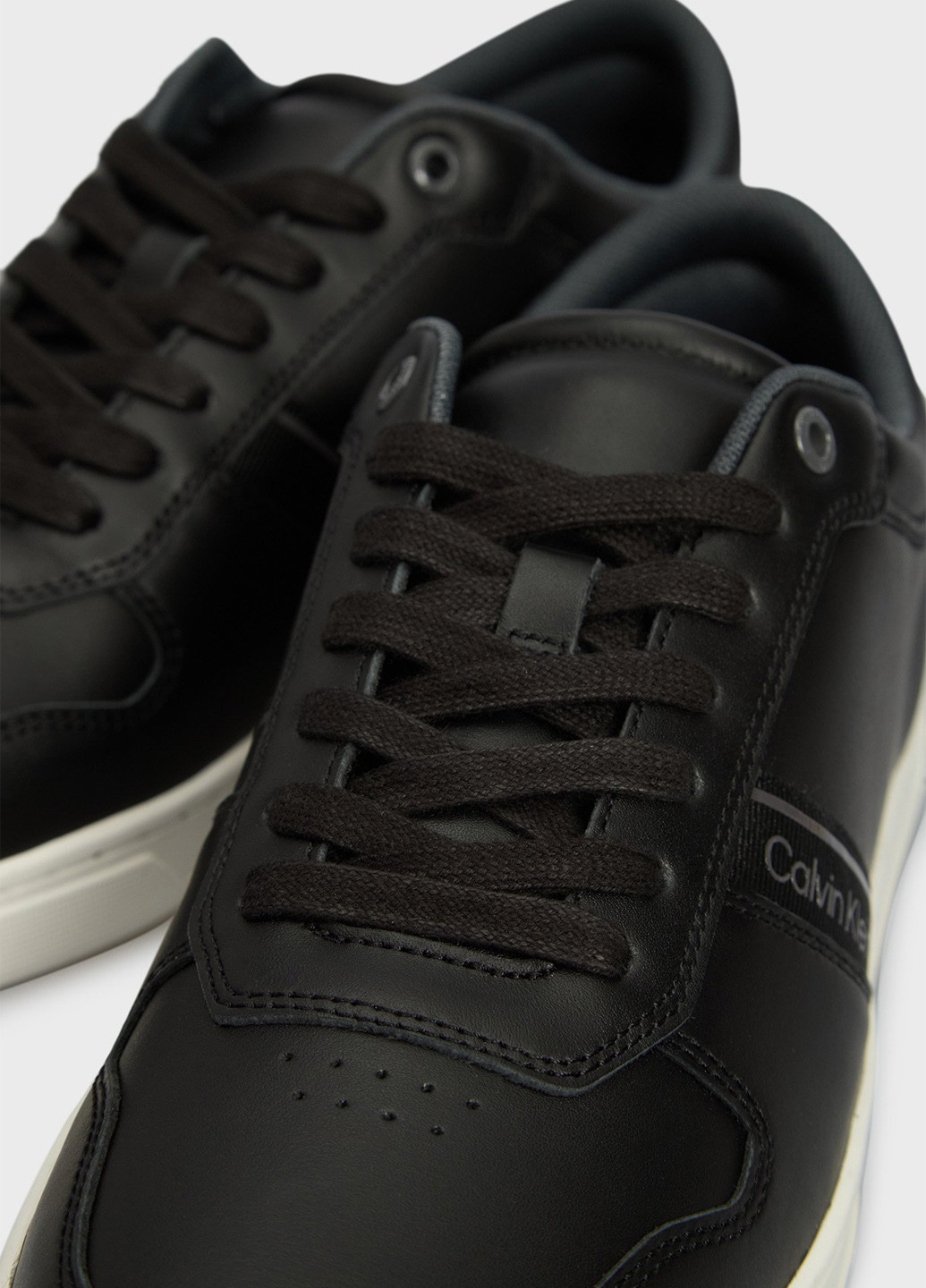 Черные всесезонные кроссовки Calvin Klein