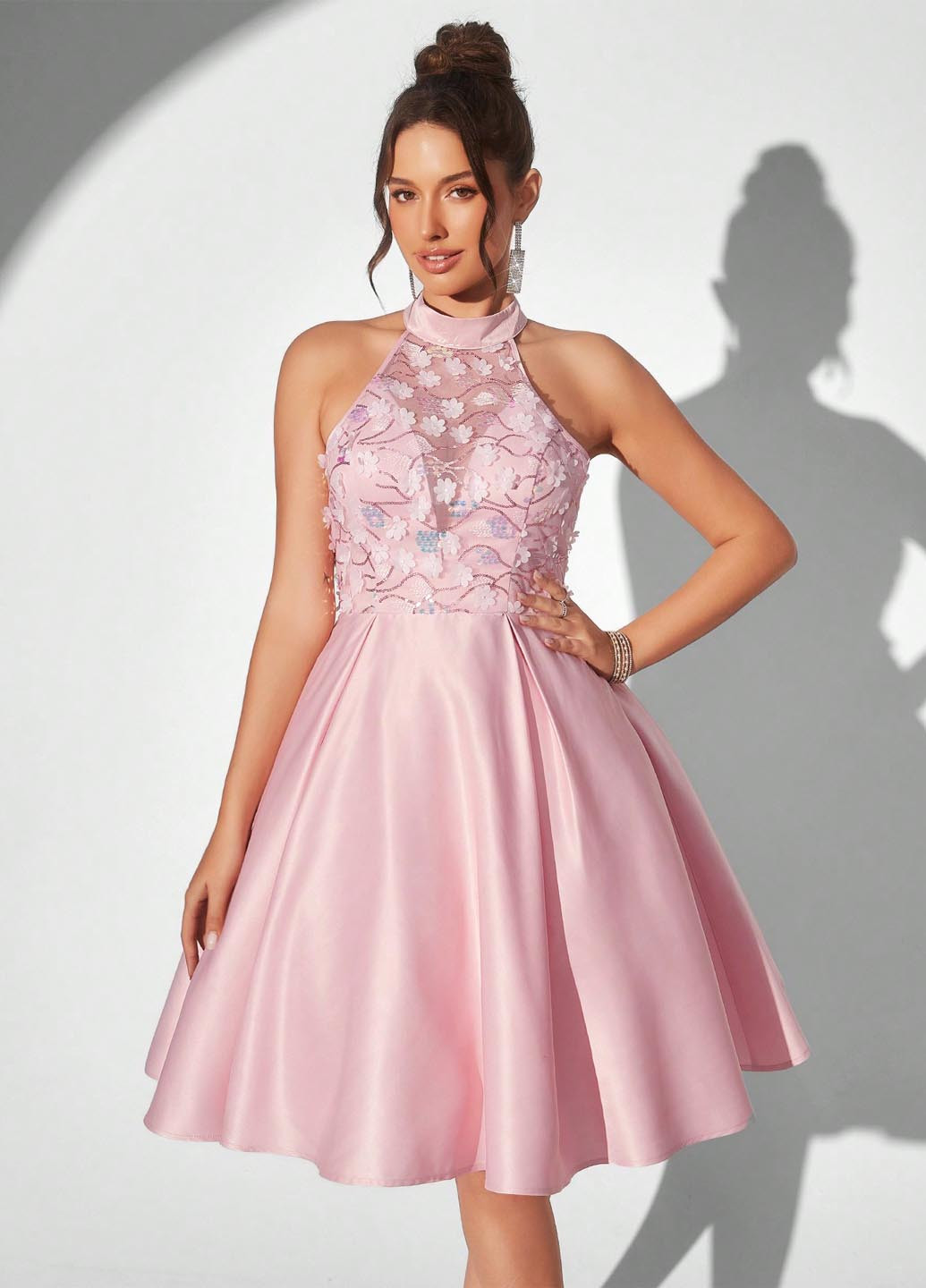 Светло-розовое вечернее платье бэби долл SHEIN однотонное