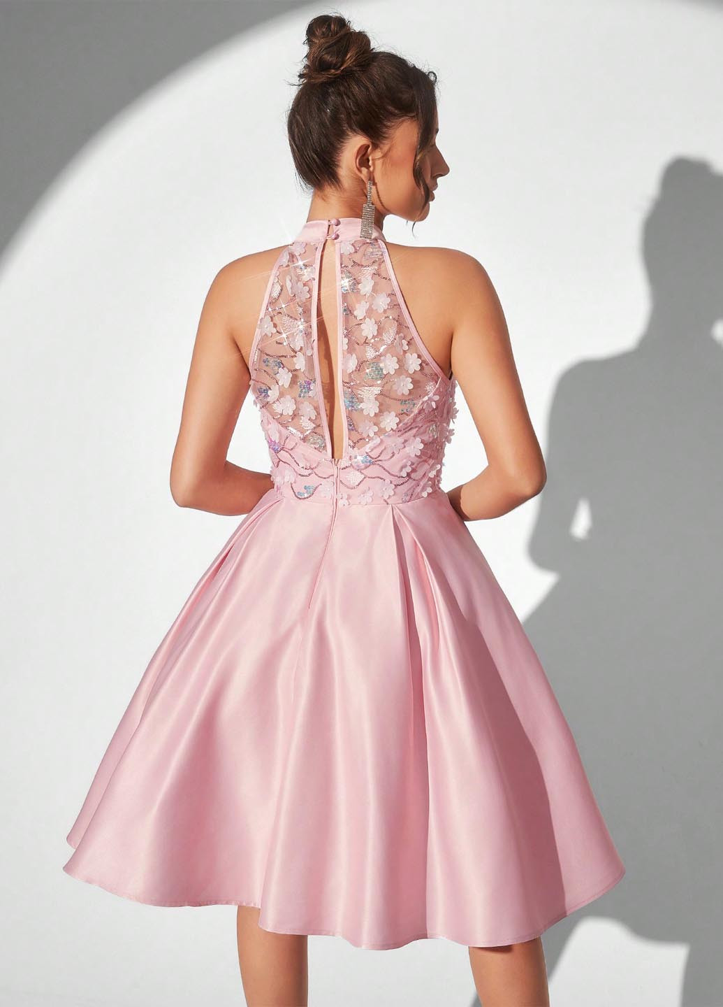 Светло-розовое вечернее платье бэби долл SHEIN однотонное