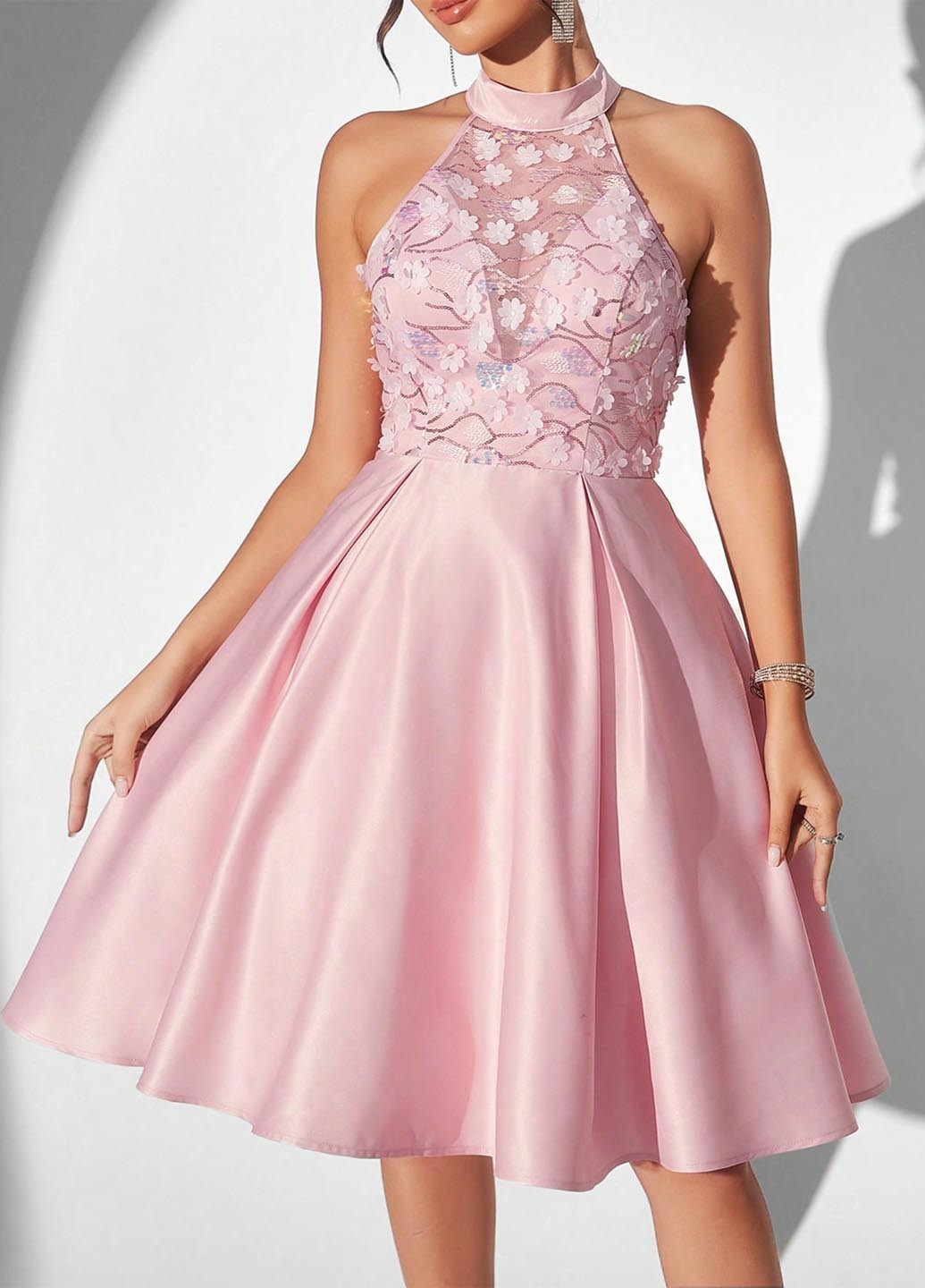 Светло-розовое вечернее платье бэби долл SHEIN однотонное