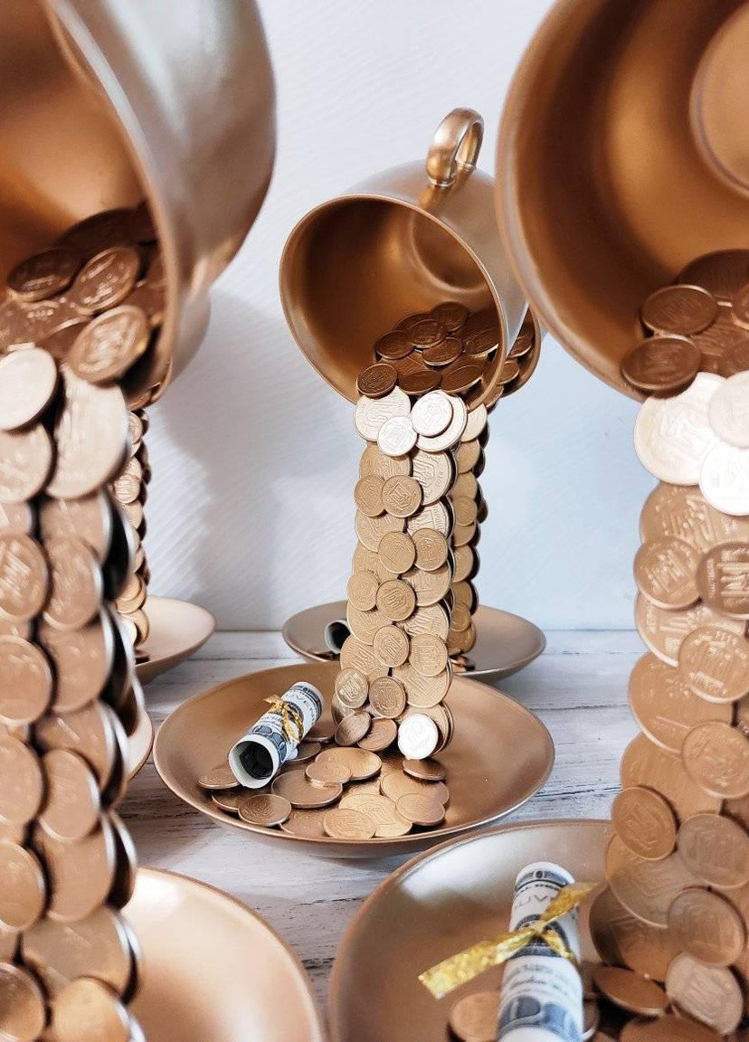Сувенір статуетка левітуюча чашка з золотим напиленням та монетами ручна робота хендмейд подарунок SuvenirPodarokZP (253740459)
