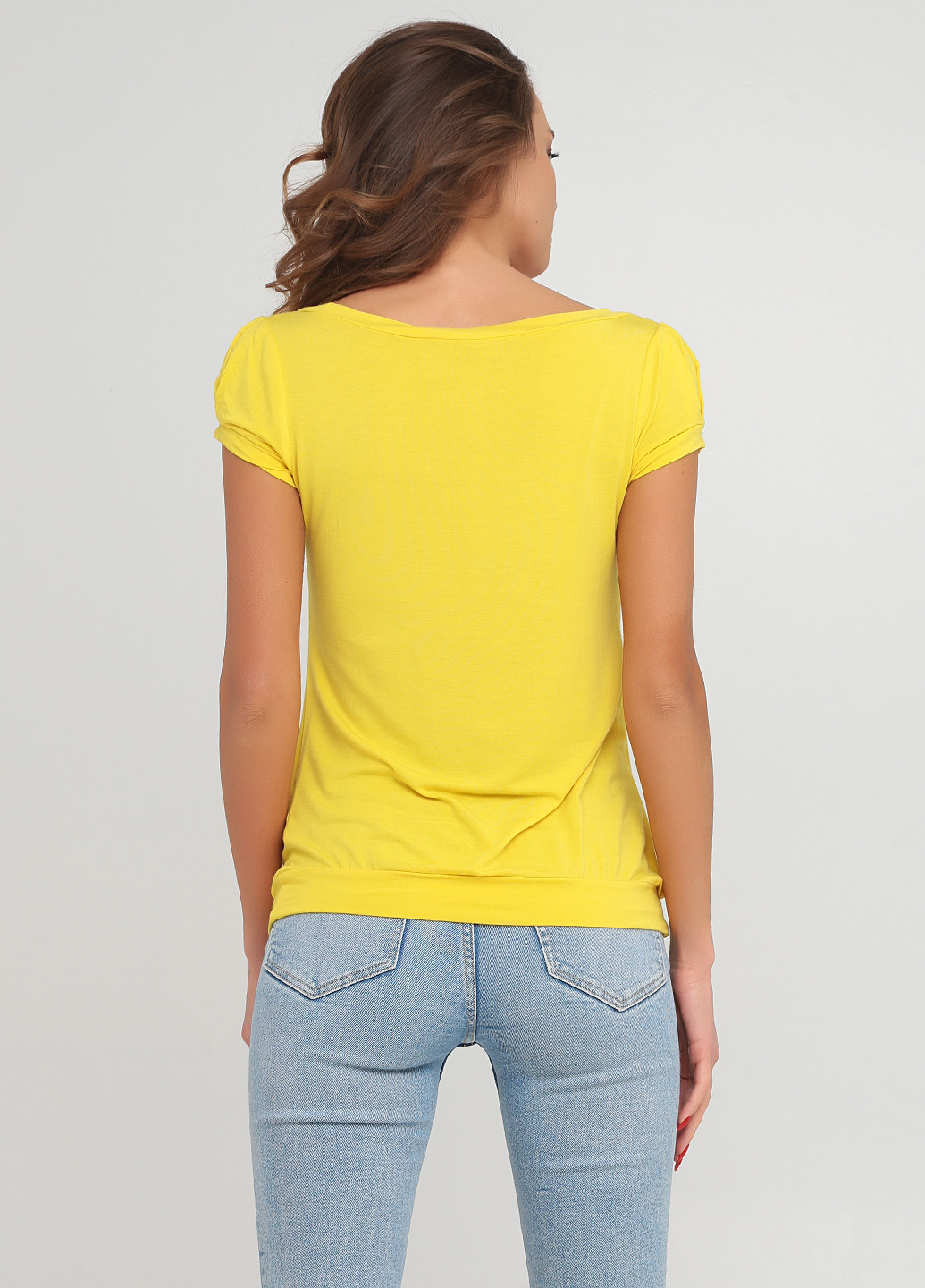 Желтая летняя футболка Phard
