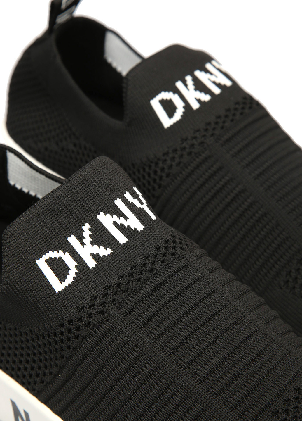 Черные слипоны DKNY с надписью