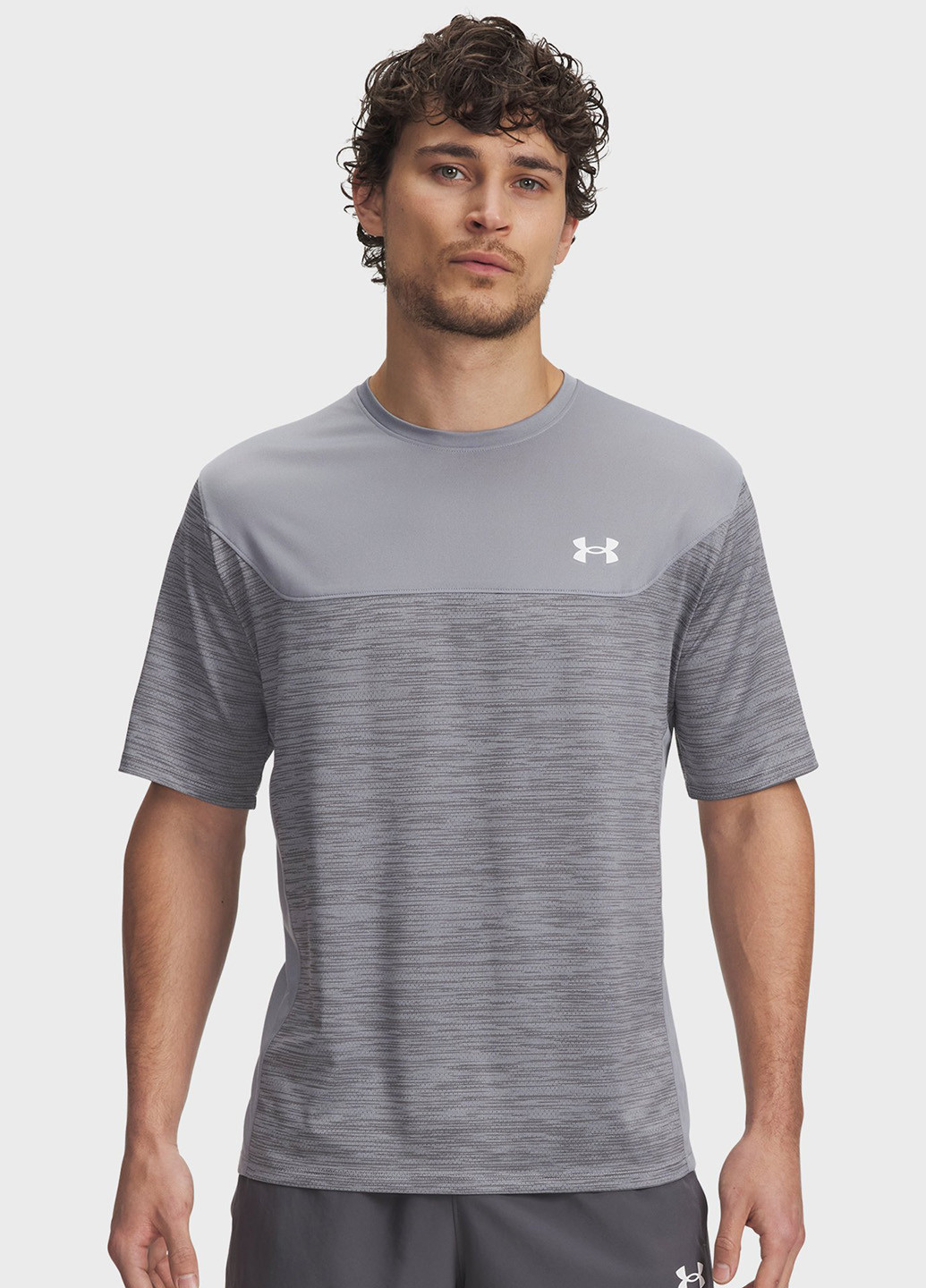 Сіра футболка Under Armour