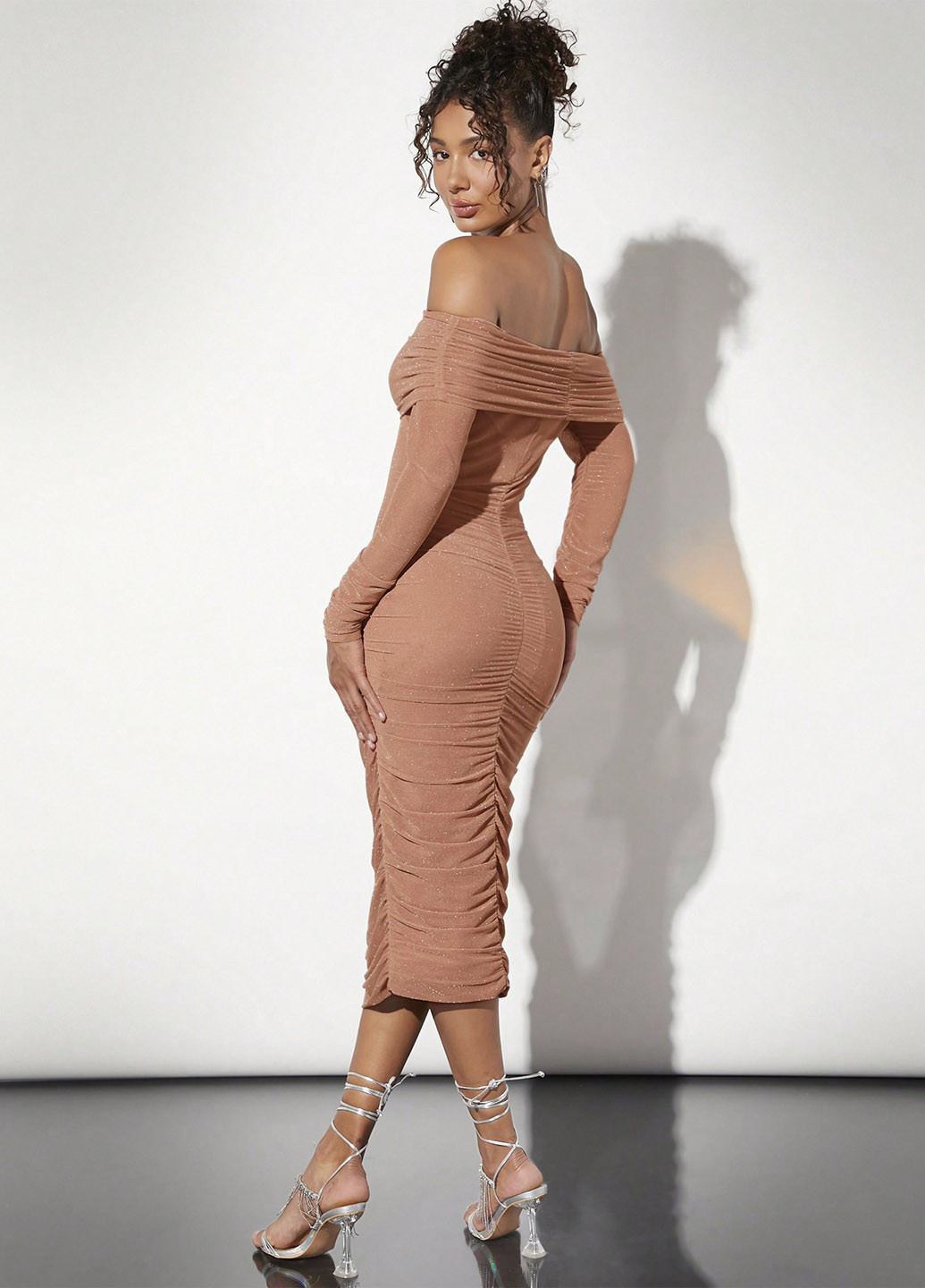 Рожево-коричнева коктейльна, вечірня сукня з відкритими плечима SHEIN однотонна