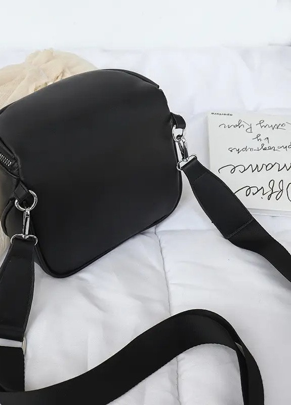 Женская классическая круглая сумка кросс-боди на широком ремне через плечо на три отдела черная No Brand (252971286)