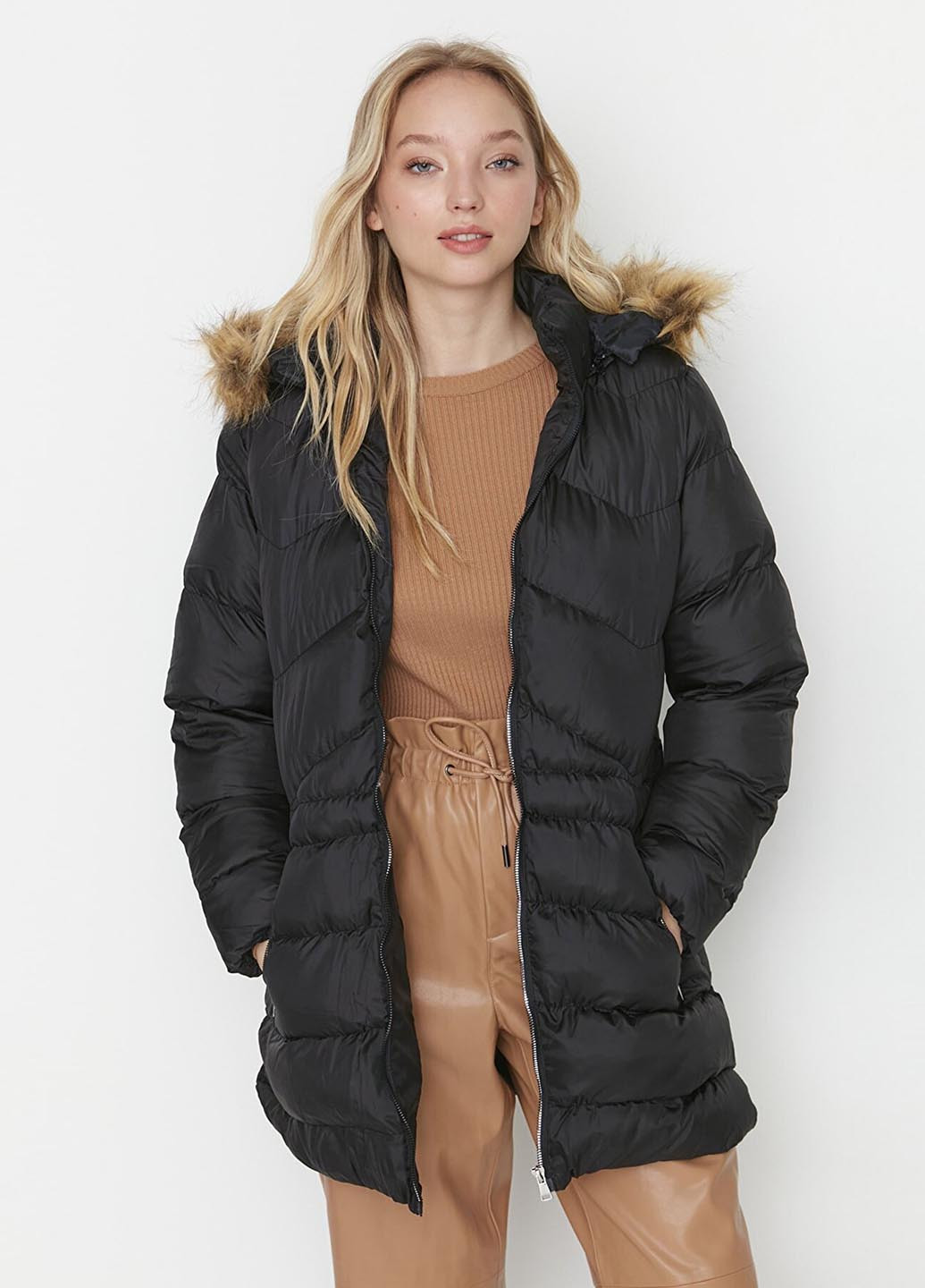 Черная зимняя куртка Trendyol