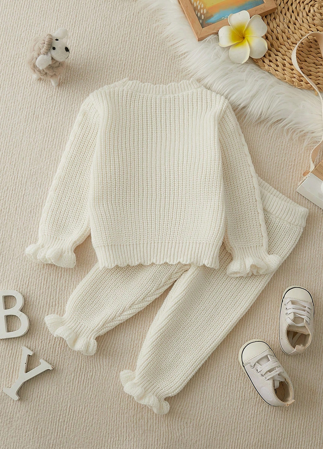 Белый демисезонный костюм (свитер, брюки) брючный SHEIN