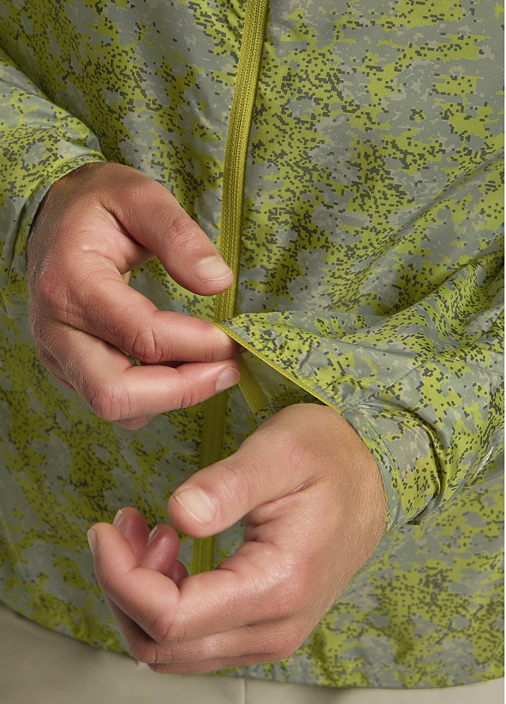 Сіро-зелена демісезонна вітровка Jack Wolfskin PRELIGHT WIND JKT M