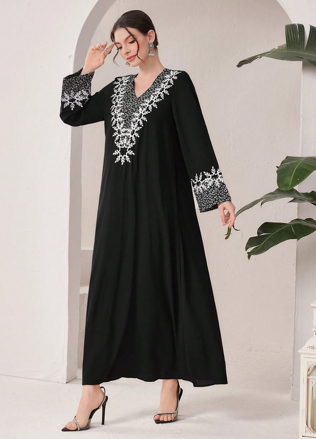 Черное кэжуал платье а-силуэт SHEIN с цветочным принтом