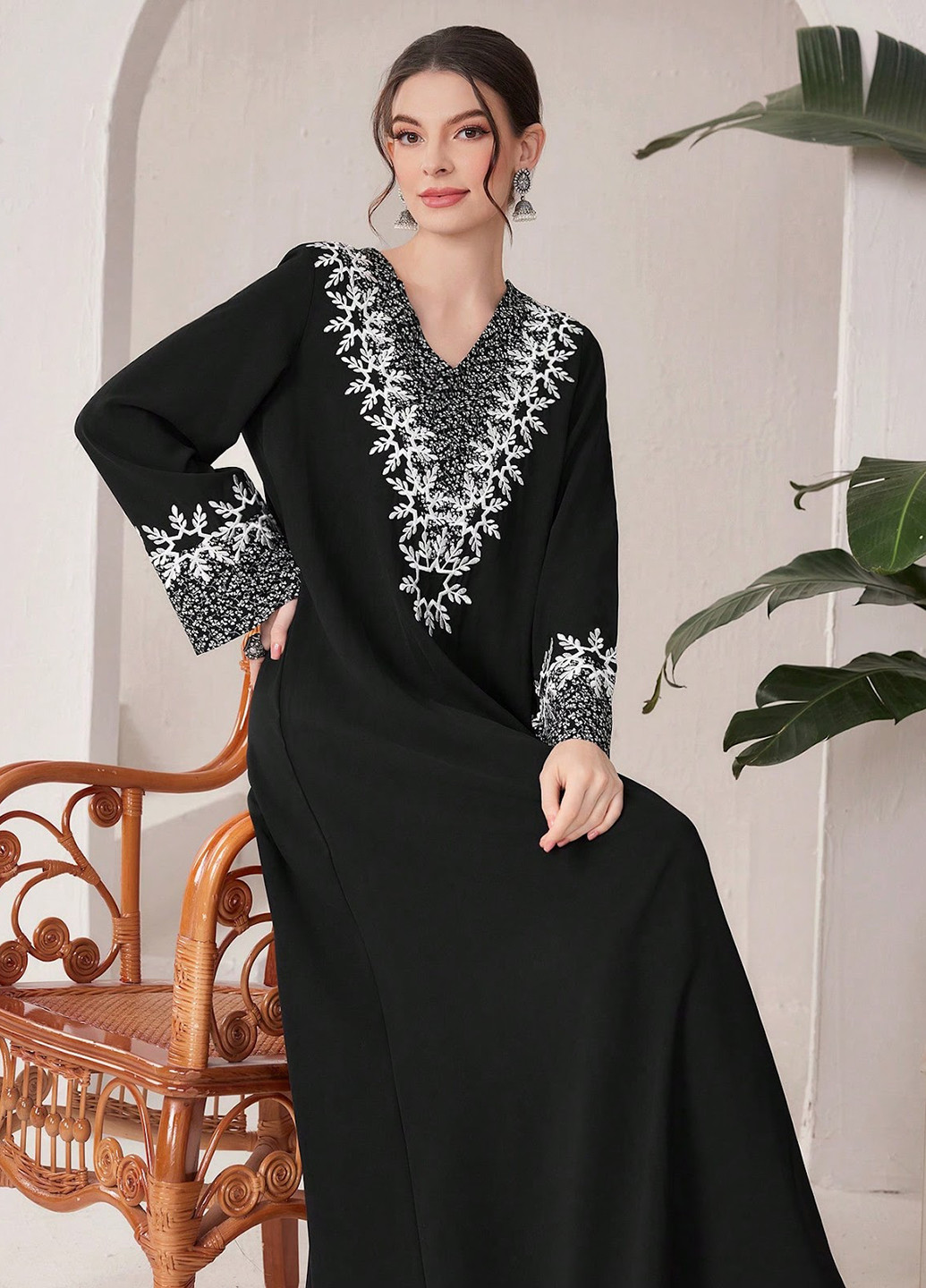 Черное кэжуал платье а-силуэт SHEIN с цветочным принтом