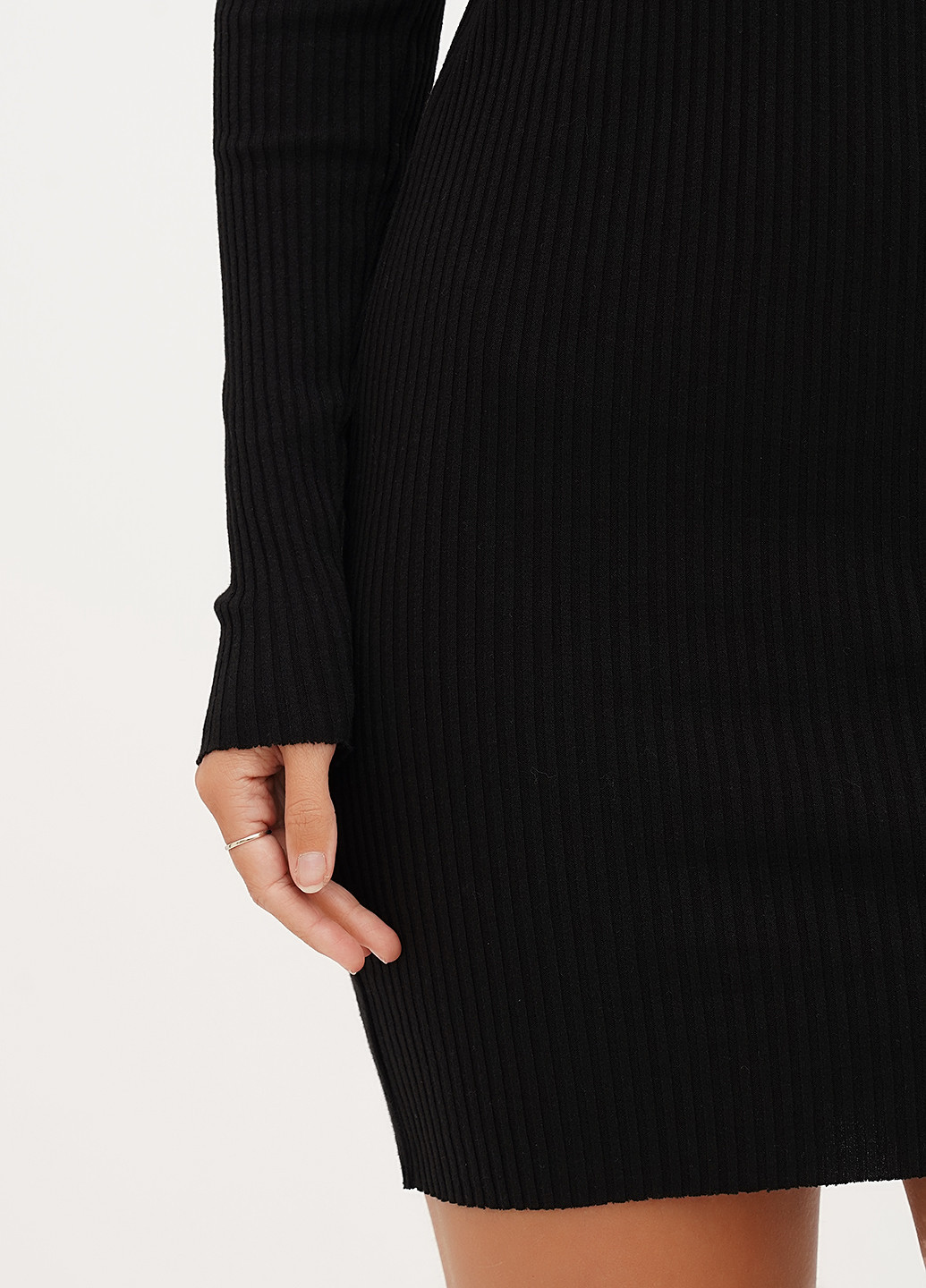 Черное кэжуал платье силуэтная H&M однотонное