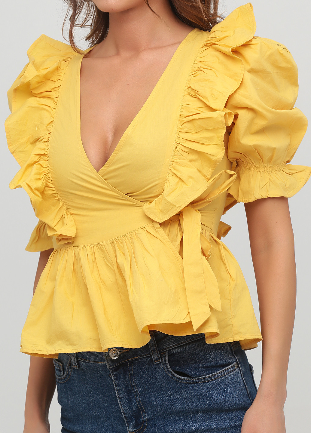 Желтая летняя блуза на запах Monki