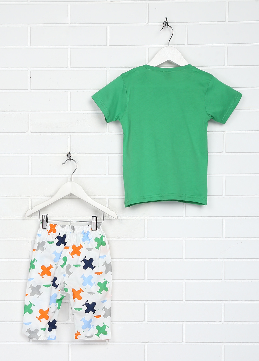 Зеленая всесезон пижама (футболка, капри) Vitmo baby
