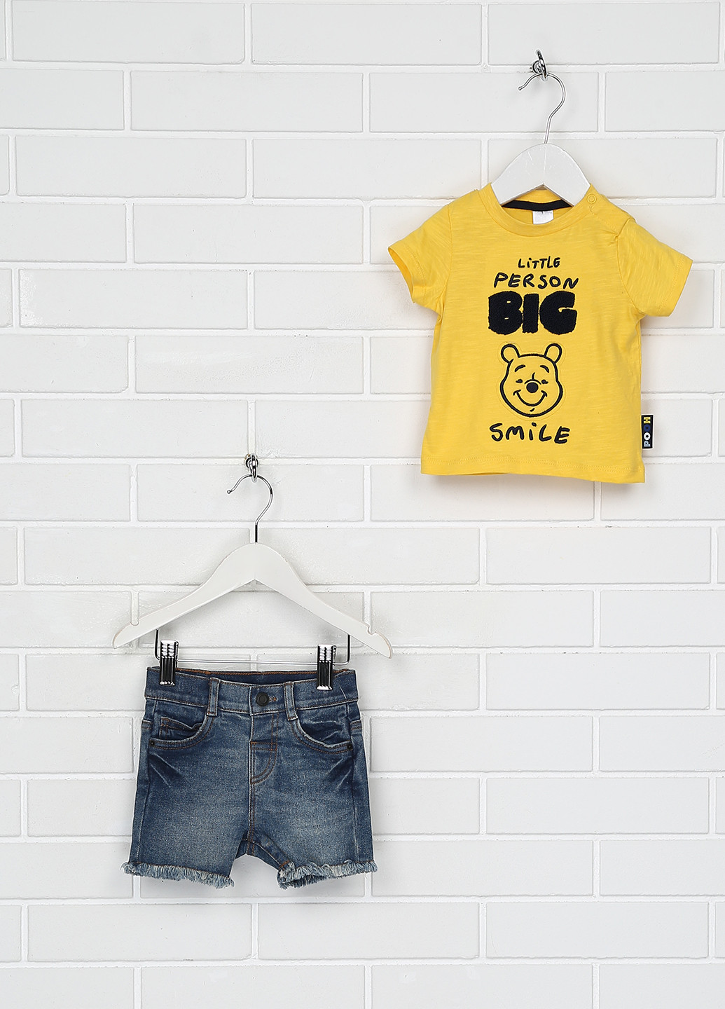 Жовтий літній комплект (футболка, шорти) C&A