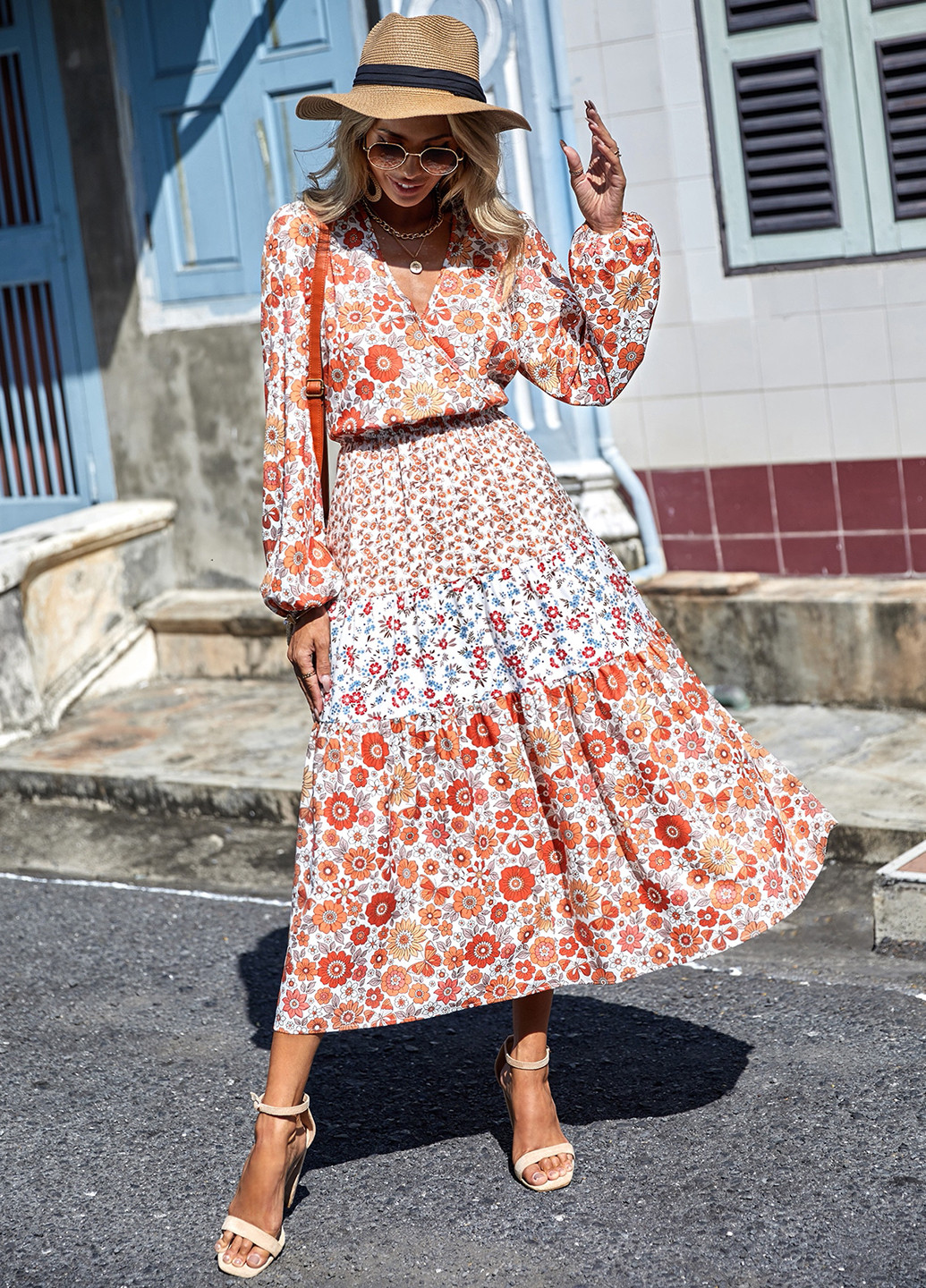 Белое кэжуал платье клеш Emery Rose с цветочным принтом