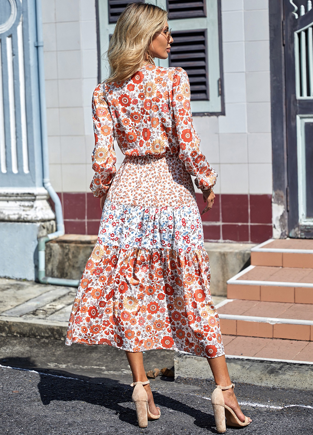 Белое кэжуал платье клеш Emery Rose с цветочным принтом