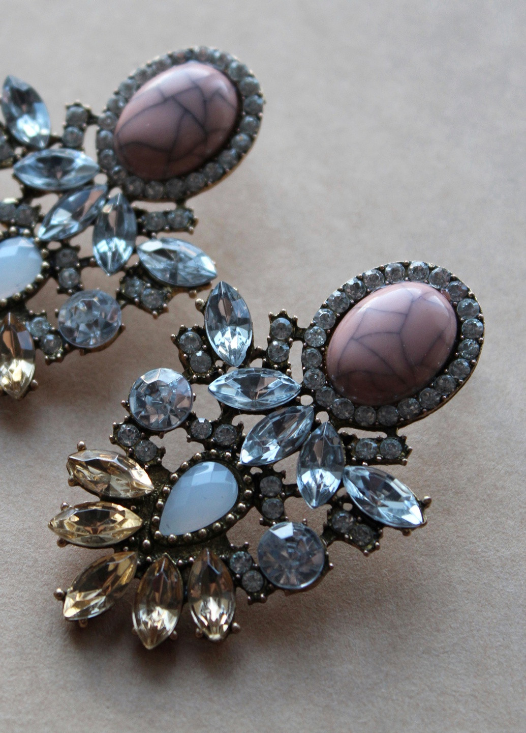 Массивные серьги с камнями в бежевых тонах Fashion Jewelry (256250906)