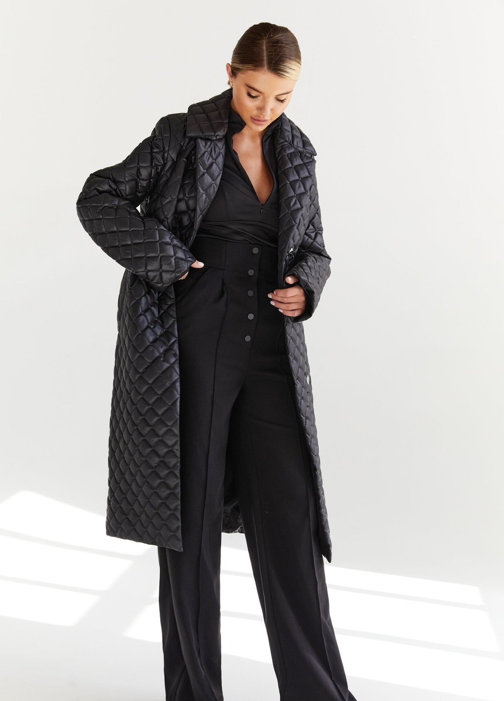 Черное демисезонное Черное стеганное пальто с поясом Gepur