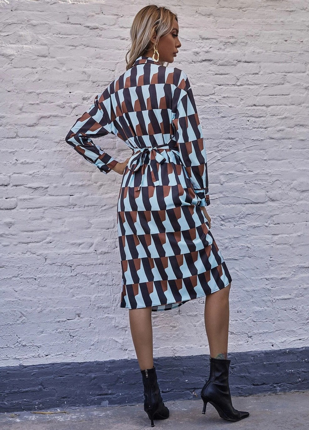 Коричнева кежуал плаття жіноче з геометричним принтом flexure Berni Fashion з геометричним візерунком