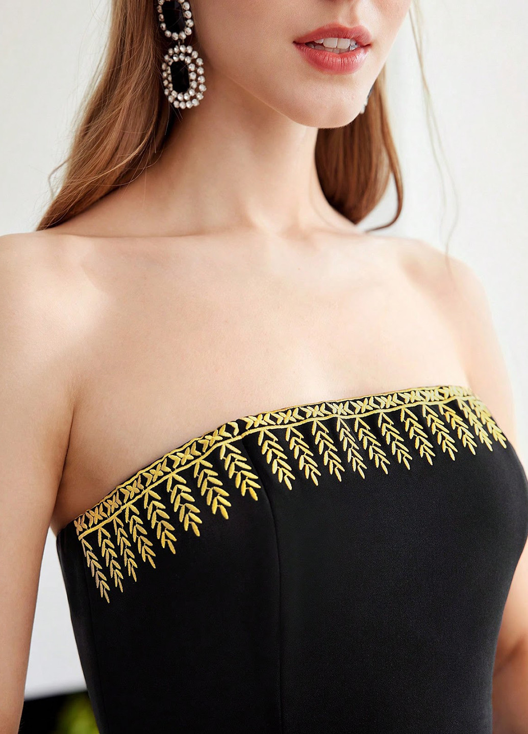 Чорна коктейльна, вечірня сукня з відкритими плечима SHEIN однотонна