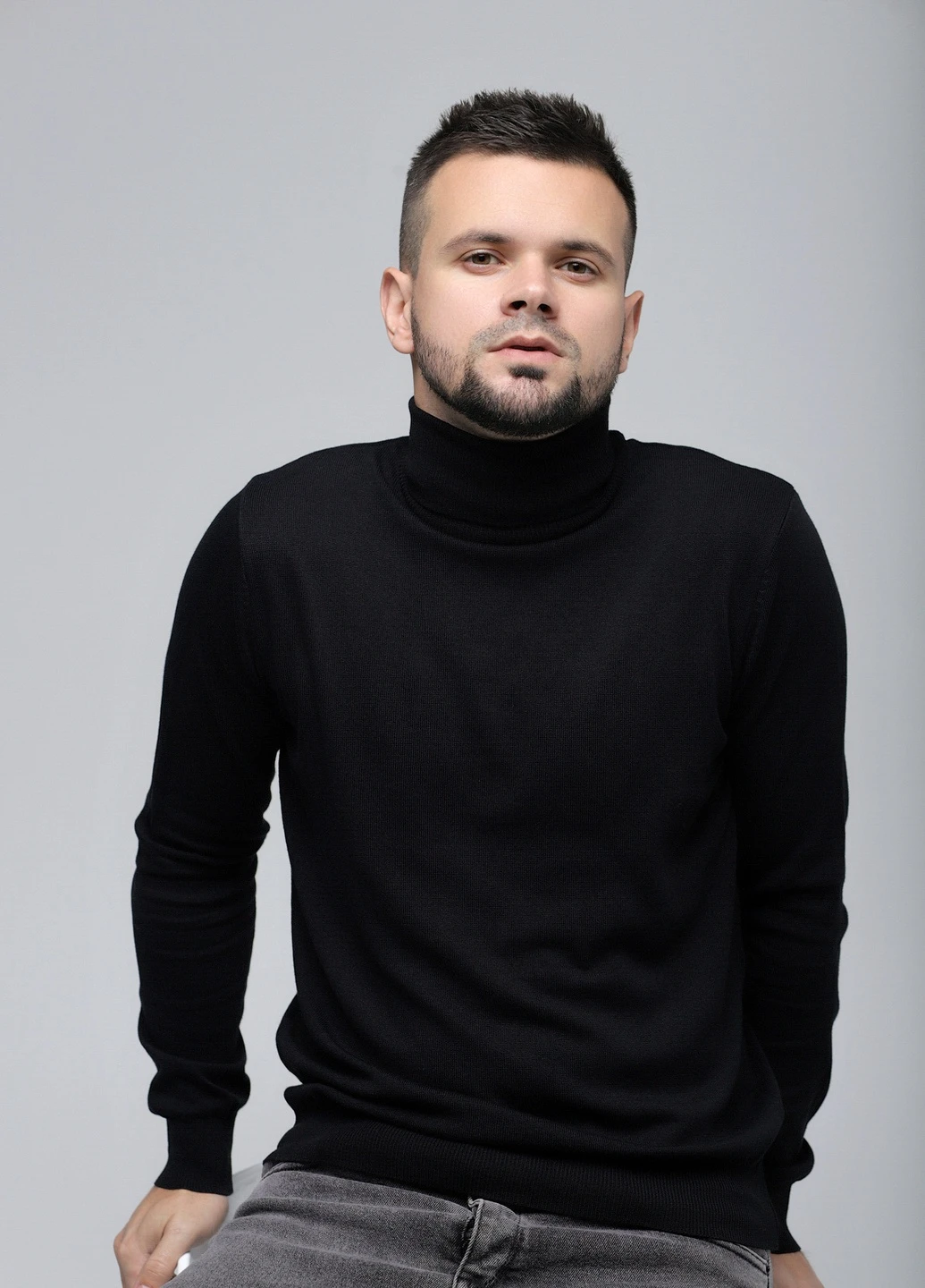 Чорний демісезонний светр Figo