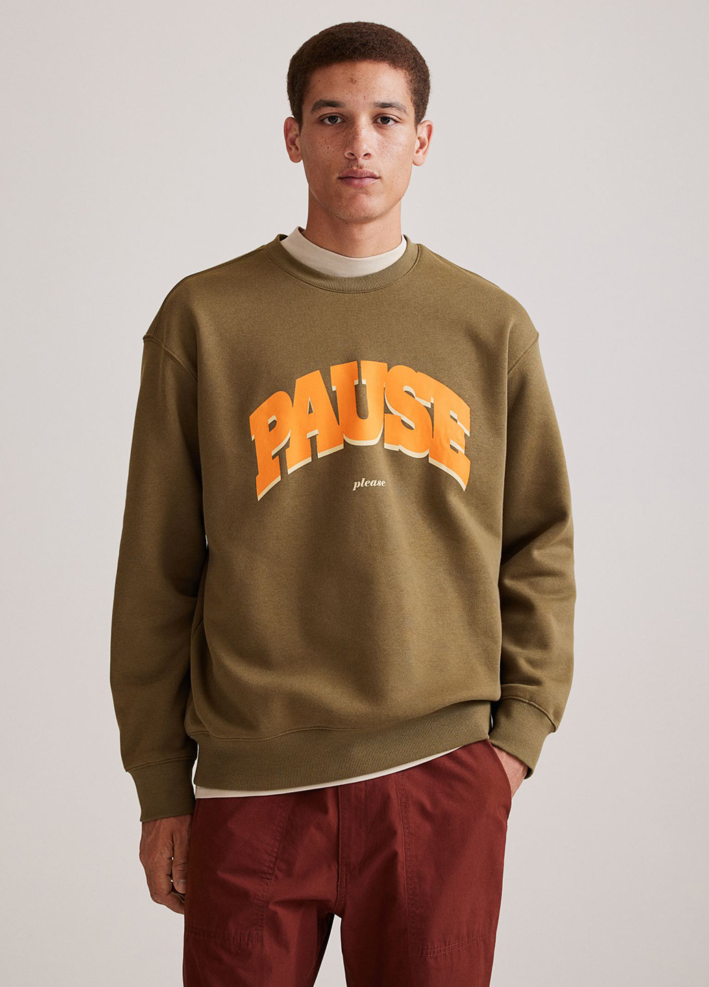 Хакі світшот H&M малюнок без декору (302883285)