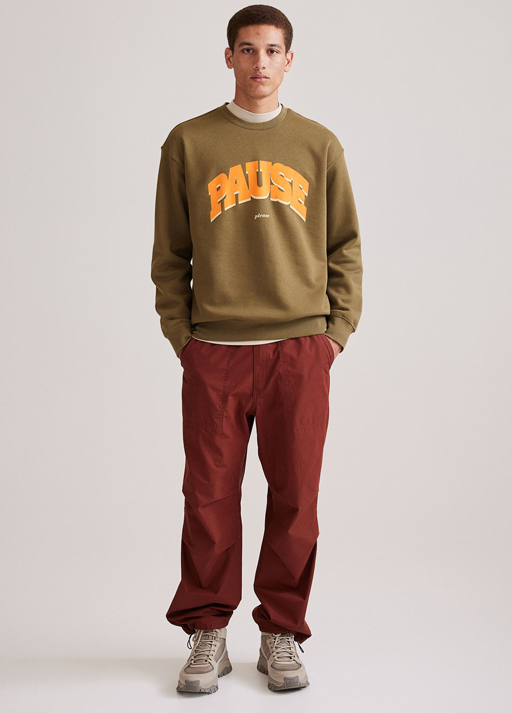 Хакі світшот H&M малюнок без декору (302883285)