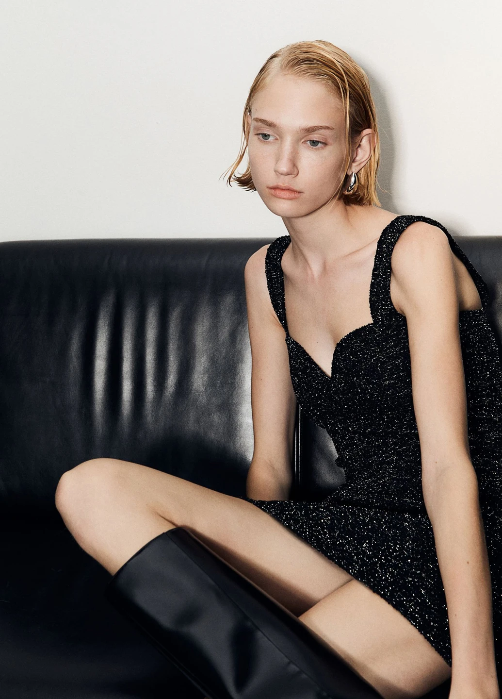 Чорна вечірня сукня футляр H&M однотонна