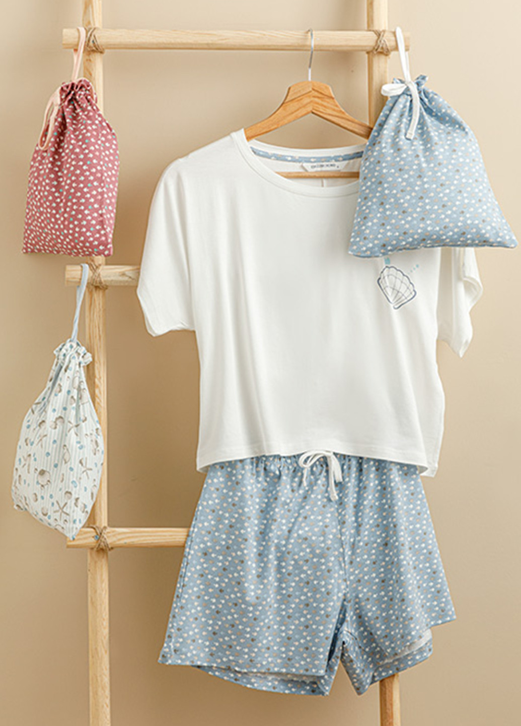Светло-голубая всесезон пижама (футболка, шорты) футболка + шорты English Home