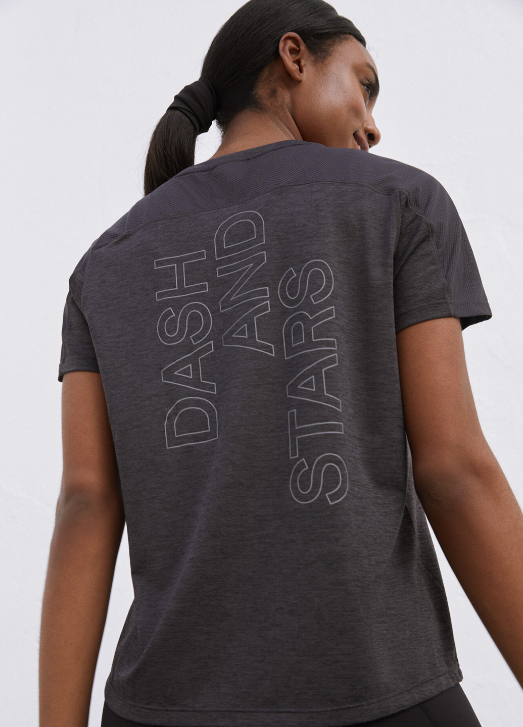 Графитовая всесезон футболка Dash&Stars