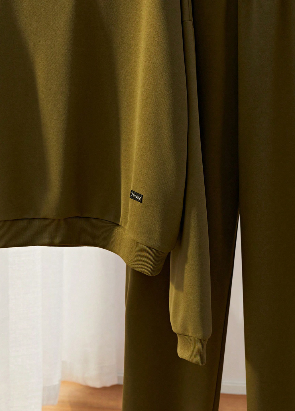 Оливковый (хаки) демисезонный костюм (свитшот, брюки) брючный Manfinity