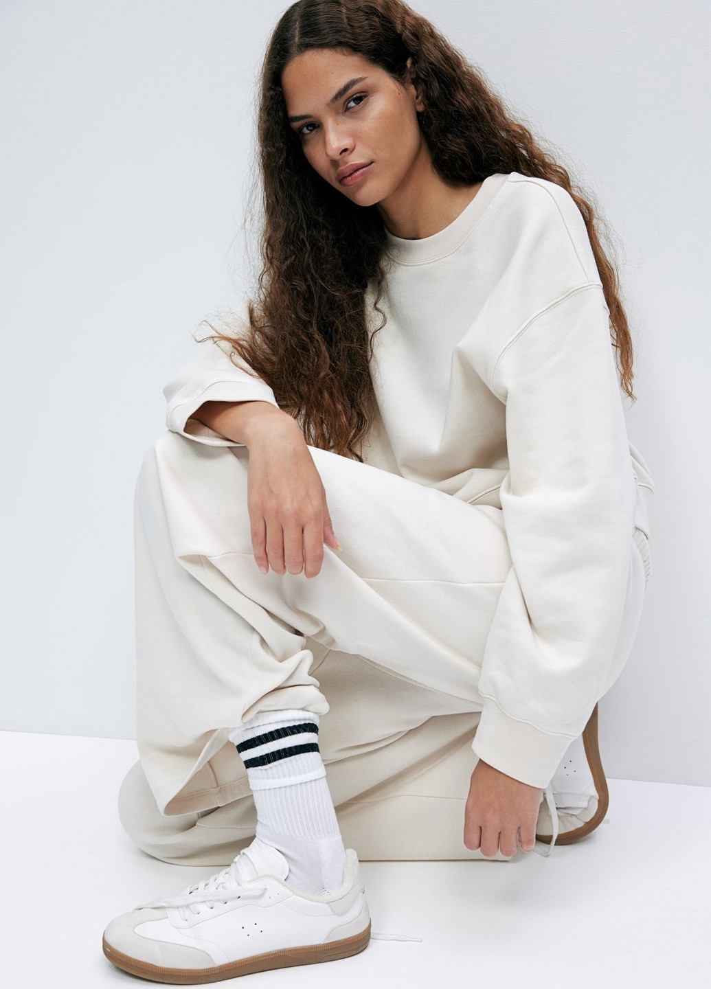 Молочний світшот H&M однотонний без декору (365968230)