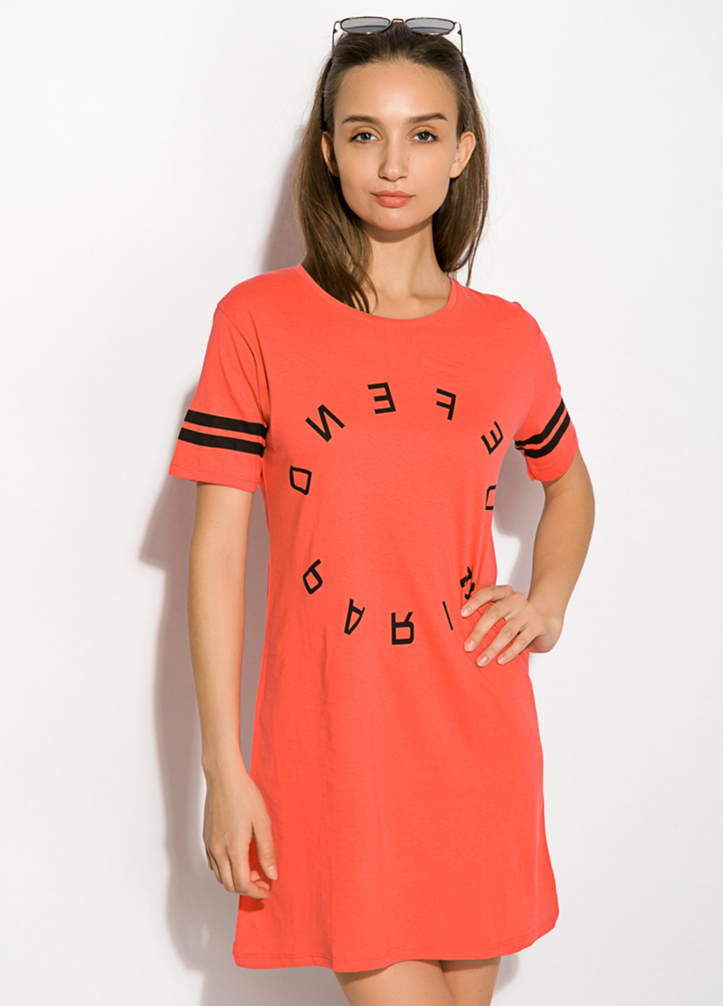 Коралловое кэжуал платье платье-футболка Time of Style с надписью